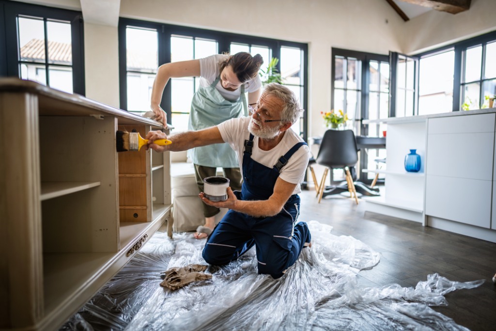Painting an old furniture